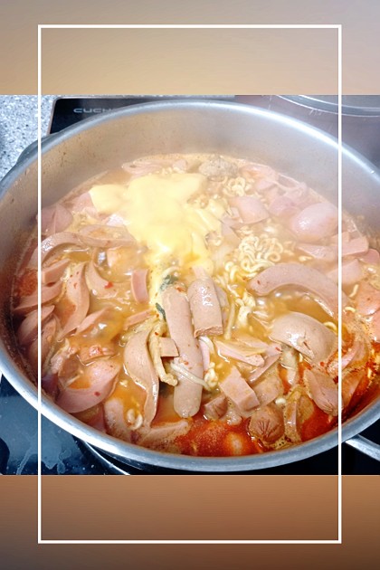 여의꽃섬 부대찌개 밀키트 한번에 끓이기
#여의꽃섬 부대찌개 #부대찌개밀키트 #캠핑밀키트 #부대찌개택배