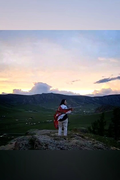 몽골 고급게르 언덕에서 아름다운 노을과 함께