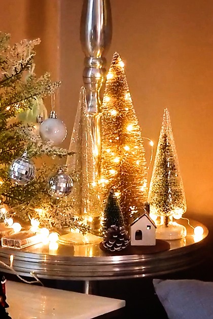 크리스마스트리와 미니어쳐로 겨울 거실인테리어 꾸미기 christmas tree

벌써 12월이 되었어요. 우리 집 거실에 미니 크리스마스트리와 귀여운 루돌프가 타고있는 썰매를 끄는 산타, 고양이들이 놀고있는 미니트리, 크리스마스집 미니어쳐들과 유리 크리스마스트리로 추운 겨울 거실인테리어 꾸미기 완성~

#크리스마스트리 #미니트리 #미니크리스마스트리 #미니어쳐 #겨울거실 #겨울거실인테리어 #거실인테리어 #거실꾸미기 #겨울거실꾸미기 #산타 #루돌프 #크리스마스집 #크리스마스미니트리 #고양이트리 